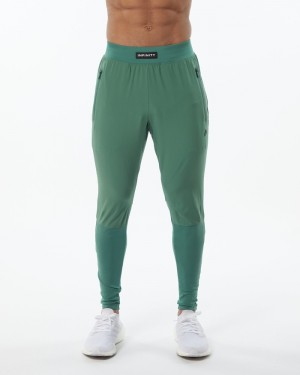 Pantaloni Jogger Barbati Alphalete Infinity Tech Verzi | 265103-FUZ
