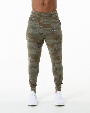 Pantaloni Jogger Barbati Alphalete Trace Masline Verzi Camuflaj | 189362-QSG