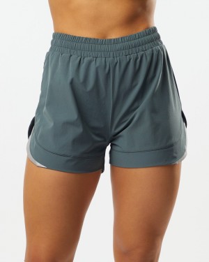 Pantaloni Scurti Dama Alphalete Stride 3" Gri | 163452-JMD
