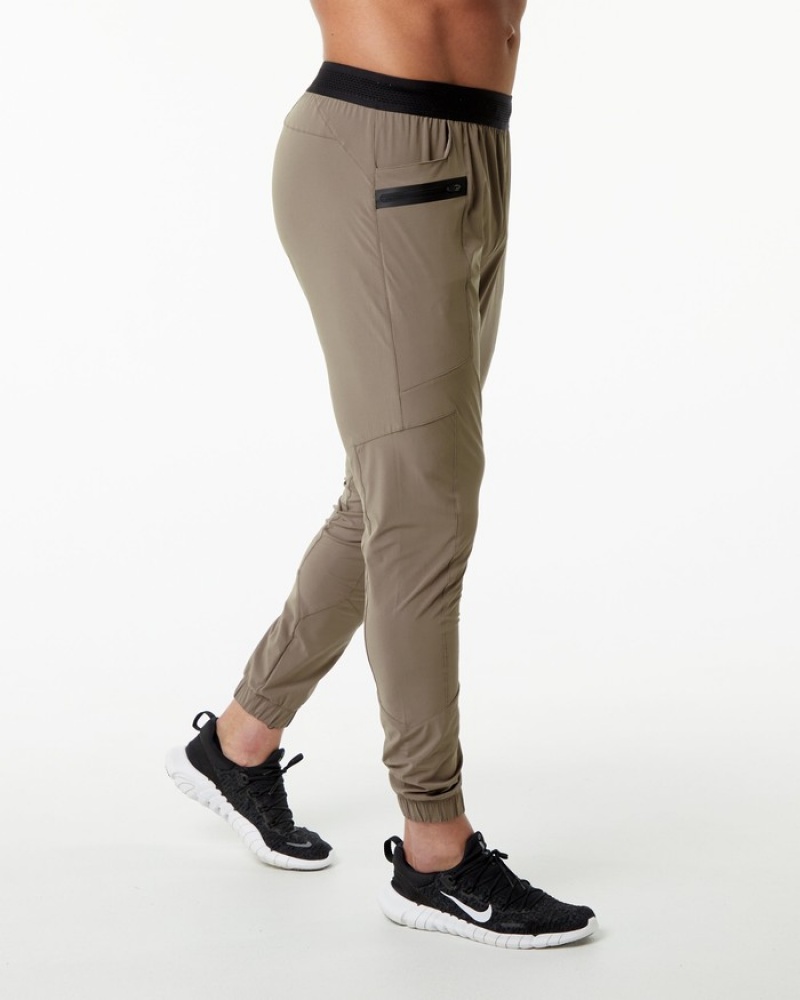 Pantaloni Jogger Barbati Alphalete Studio Bej | 018742-EXI