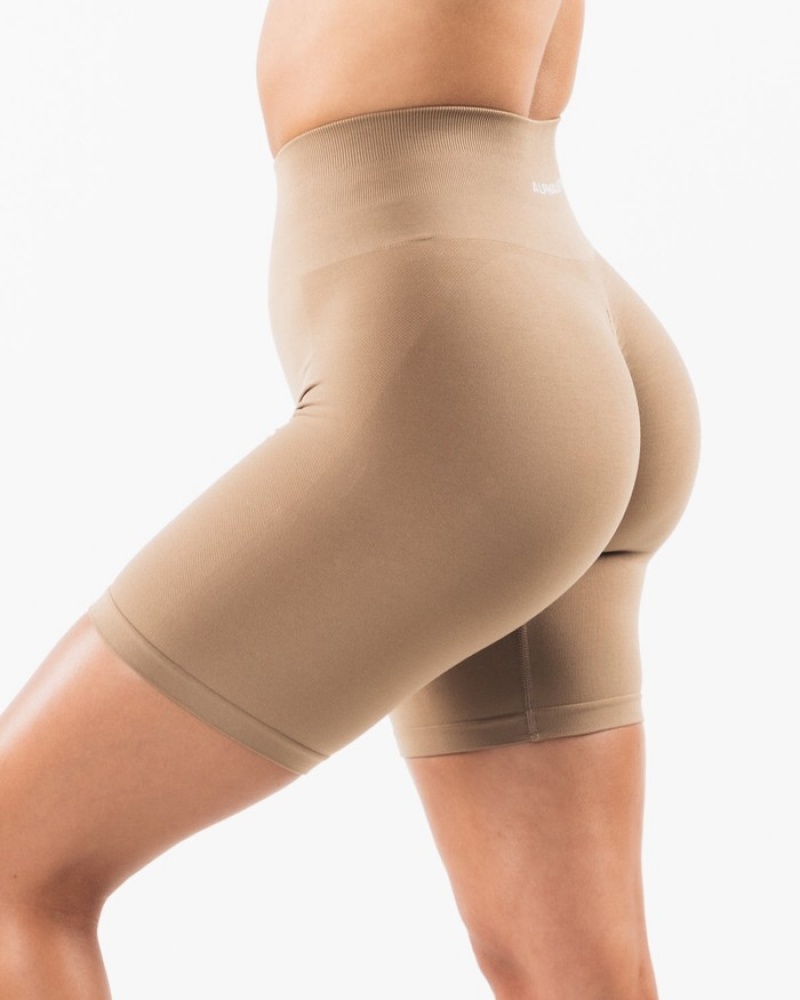 Pantaloni Scurti Dama Alphalete Amplify 6.5” Gri | 038146-AGK